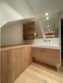 martijn-pekelharing-badkamer-eiken-massief-hout-1