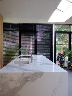 martijn_pekelharing_meester_meubelmaker_keuken_eiken_marmer2