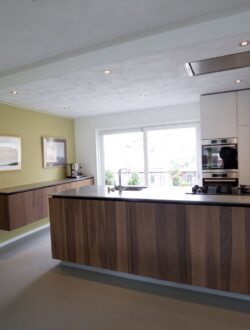 martijn_pekelharing_meester_meubelmaker_keuken_notenhout_beton2