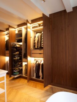 martijn_pekelharing_meester_meubelmaker_kledingkast