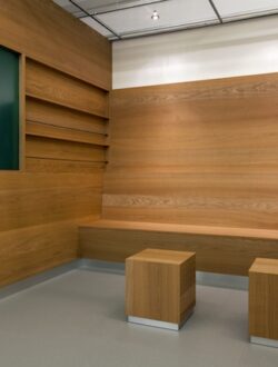 martijn_pekelharing_meester_meubelmaker_praktijk_zaagruweeiken_betonplex4